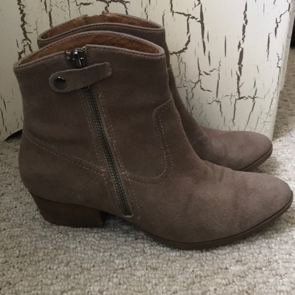 Soffit suede ankle booties - Picture 2 of 3
